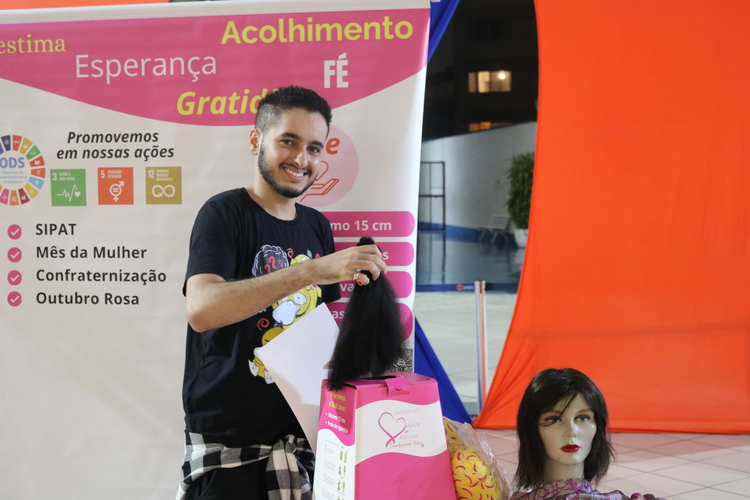 Aluno realizando a doação