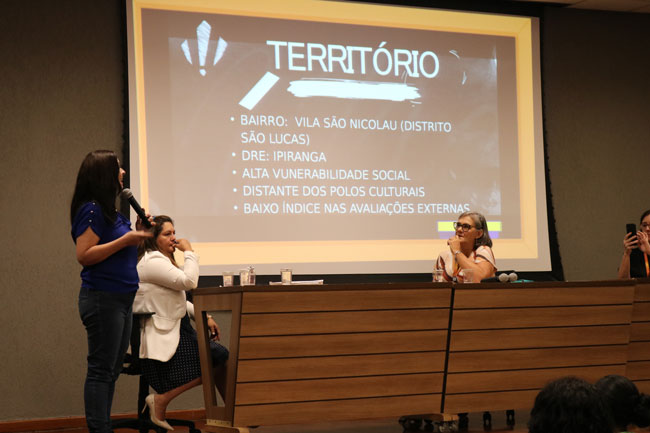 Roberta Dias, aluna do Assunção apresenta sua experiência com o PIBID.