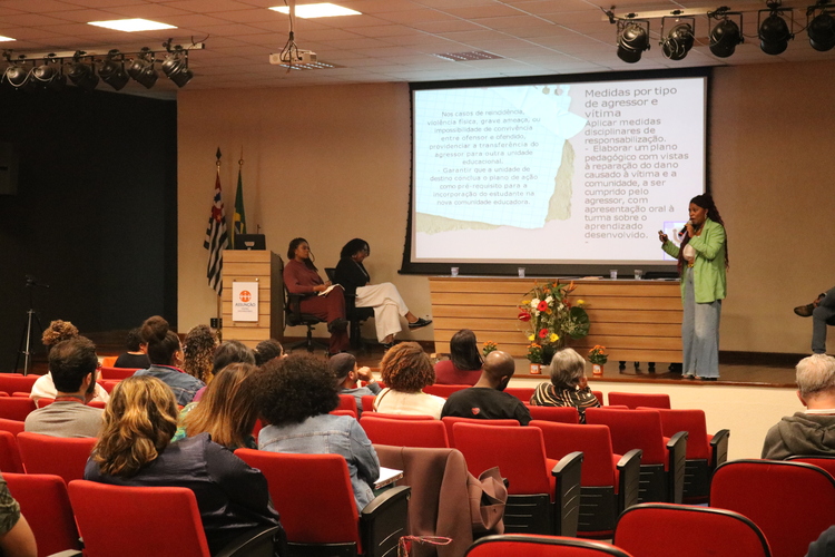 Última palestra do II Seminário Nacional de Prevenção à Violência no Ambiente Escolar.