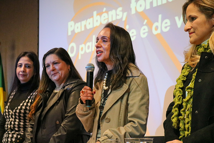 Prof.ª Dr.ª Edineide Maria de Oliveira abrindo a cerimônia 