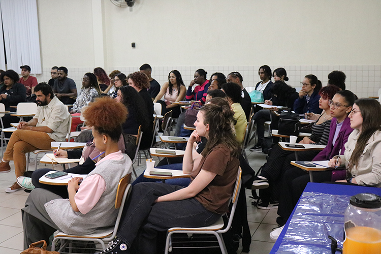 Alunos do curso de Biblioteconomia presentes no encontro. 