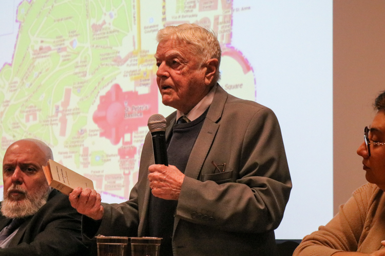 Dr. José de Ávila Cruz durante Aula Magna.