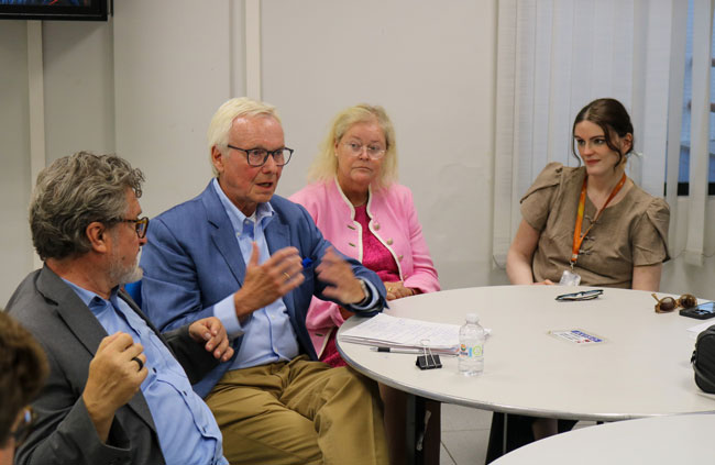 Dr. Peter Noé e Susanne Noé durante visita.