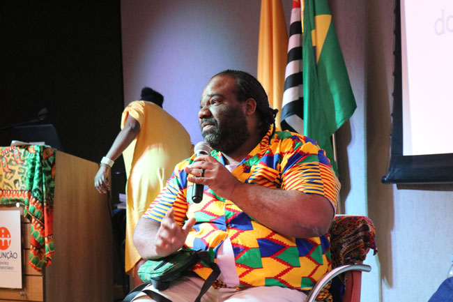 Palestrante Me. Julio Cezar de Andrade durante sua fala.