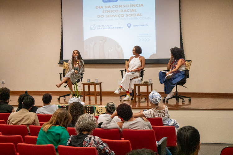 Público durante palestra