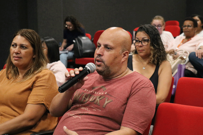 Alunos tiram dúvidas sobre a Declaração de Imposto de Renda Pessoa Física