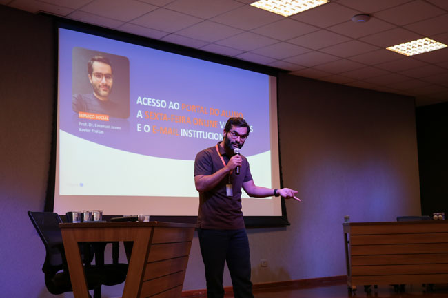Prof. Dr. Emanuel Jones introduzindo as Ferramentas Digitais aos ingressantes