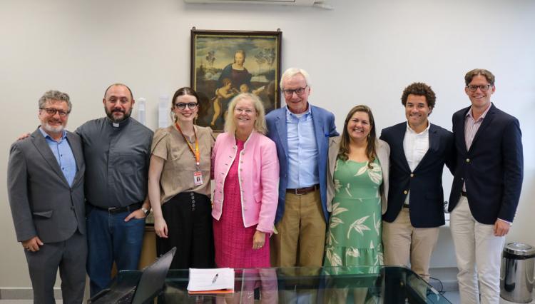 Representantes da Fundação Stiftung Kinder-Schirm visitam o Centro Universitário Assunção