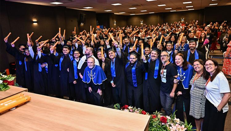 Formandos de 2025 celebram conquista acadêmica em Colação de Grau no Assunção