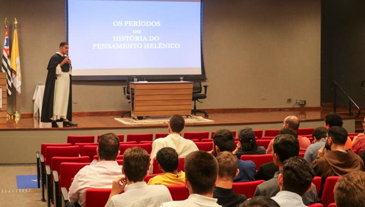 Assunção inicia ano letivo matutino com missa e aula magna